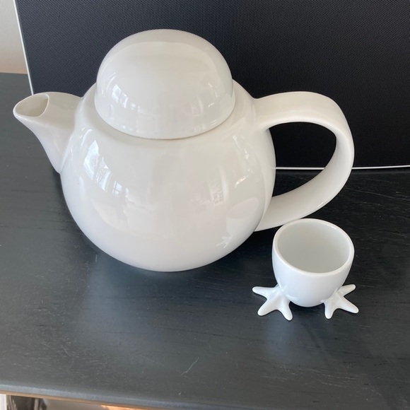 Maxwell Williams Tea Pot - Picture 1 of 6